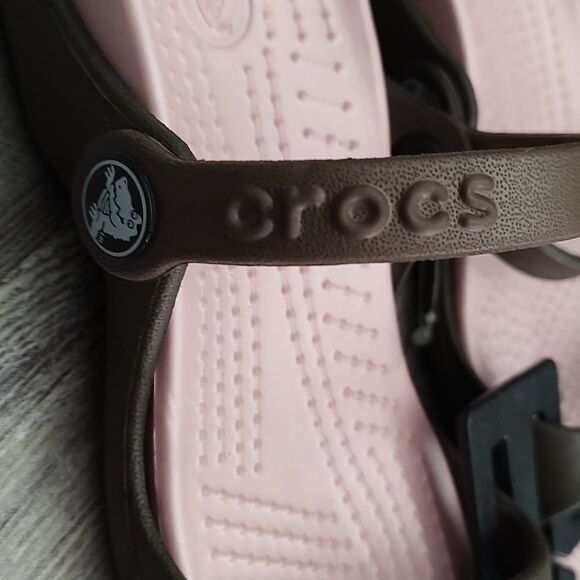 Crocs brown girls sandals Sz 4 New - Picture 8 of 10